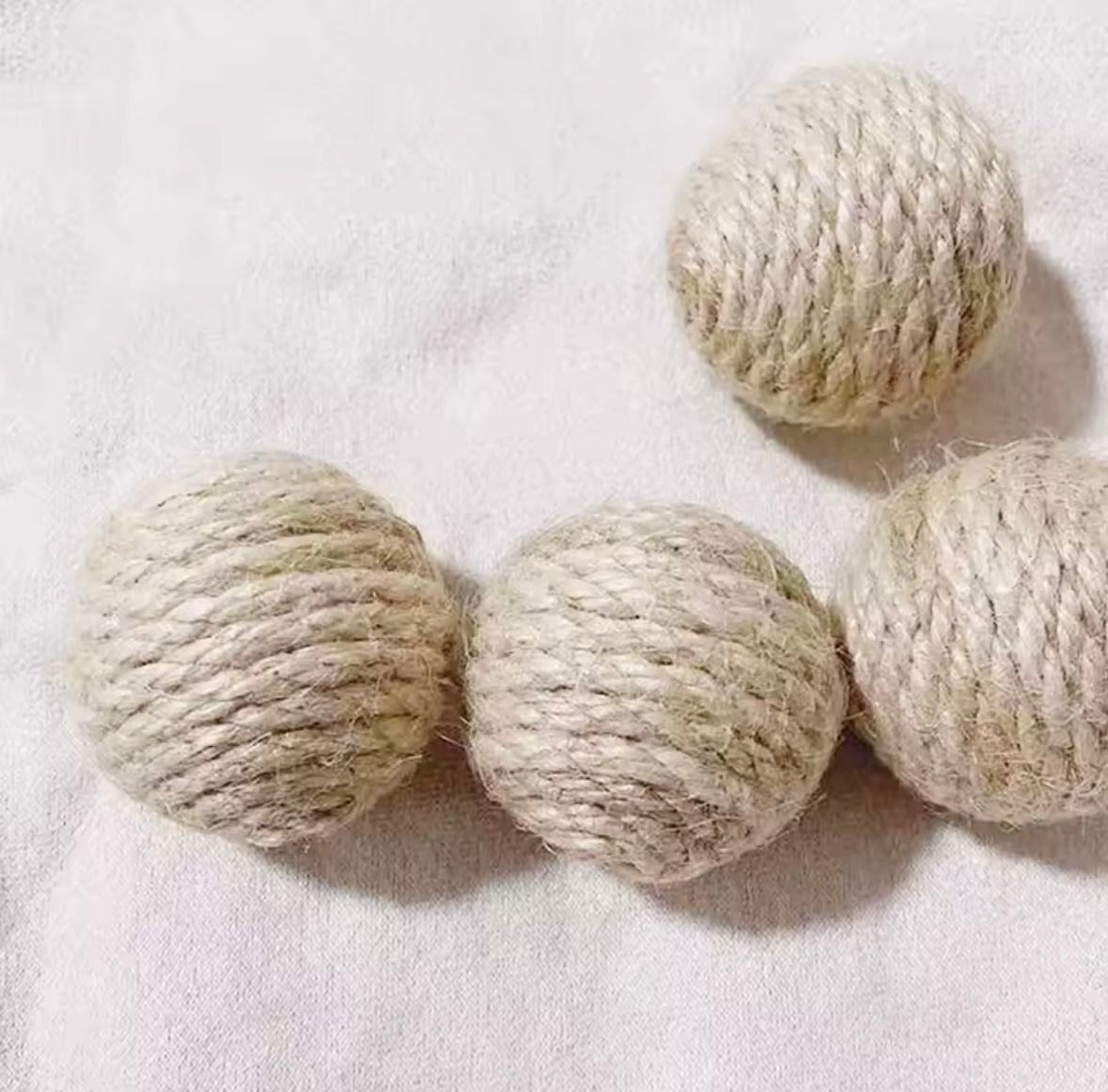 5 pièces chats souterrain balle interactive à la main